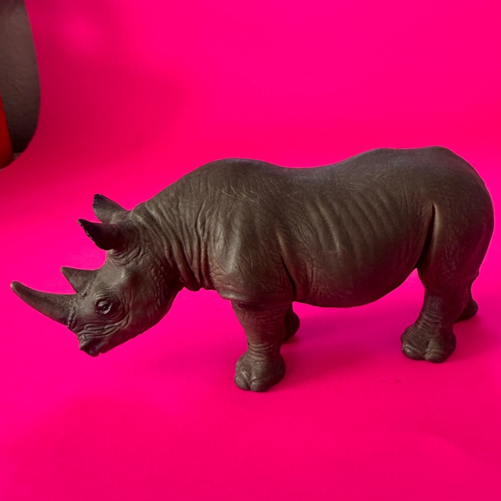 Vintage Schleich 2001 Rhinoceros wild animal figurine Pre-Owned